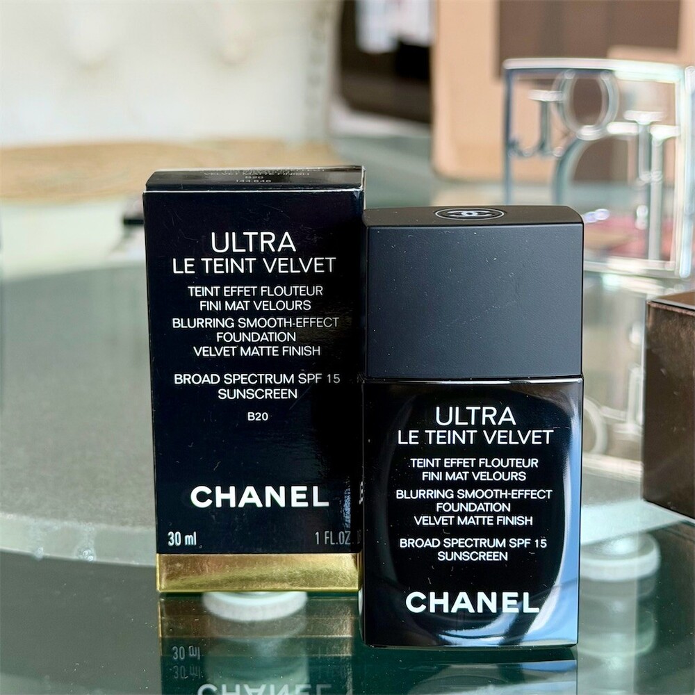 CHANEL Ultra Le Teint Velvet Liquid Foundation SPF15 B20 1 fl oz BNIB